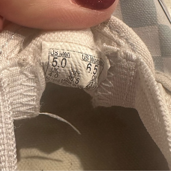 Vans - Picture 5 of 6